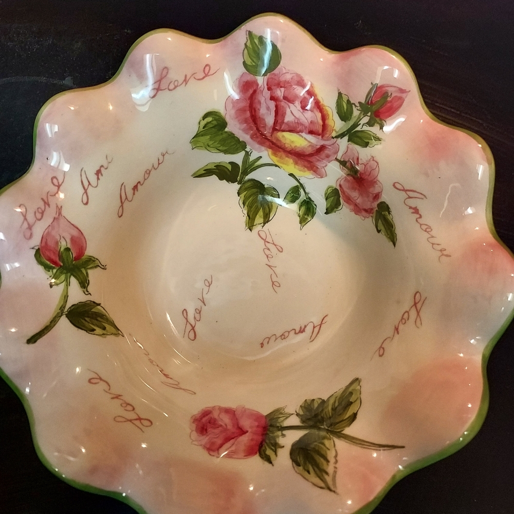 Amore Rose ruffled bowl.
